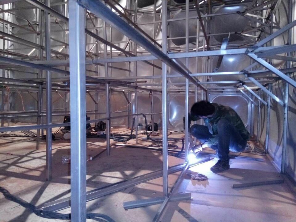 不銹鋼水箱內部拉筋焊接